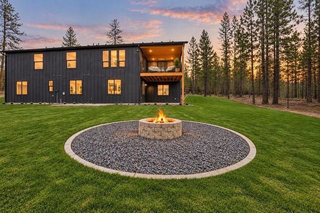 6703 E Elk Chattaroy Rd, Chattaroy, WA 99003