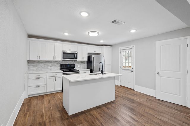 103 May Avenue, Cleburne, TX 76031
