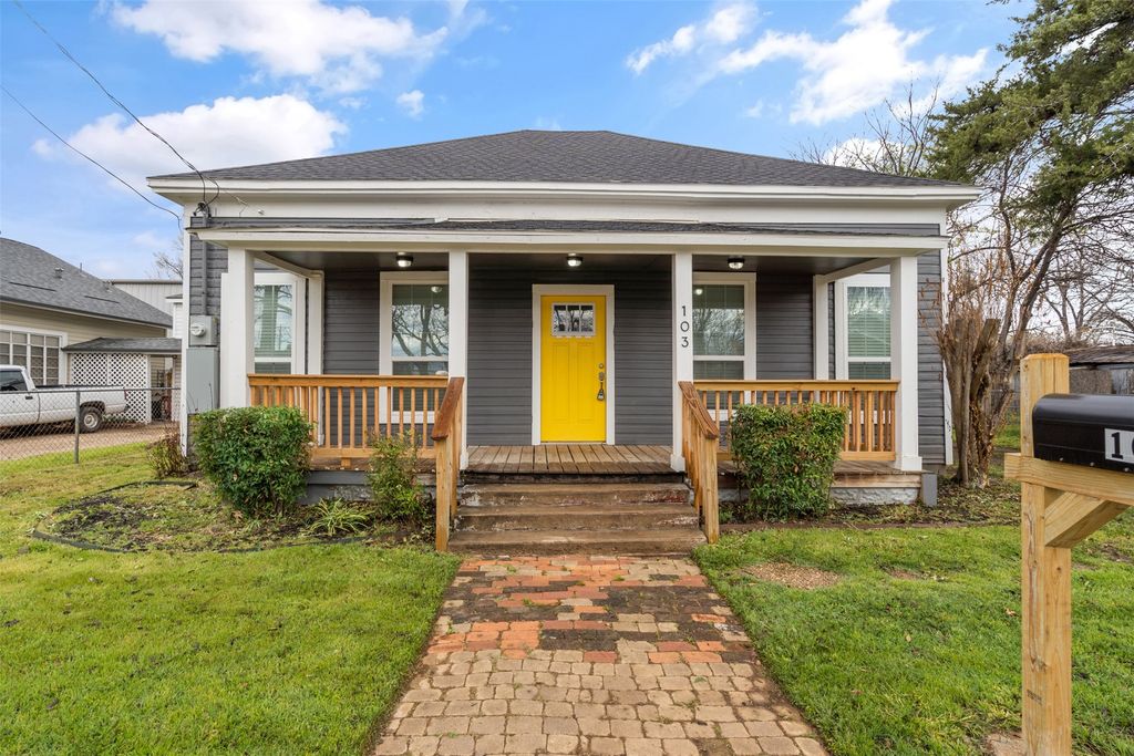 103 May Avenue, Cleburne, TX 76031