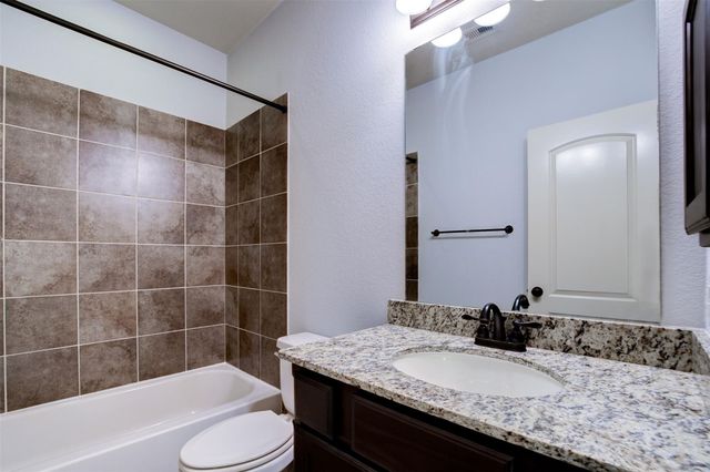 30 Daffodil Meadow Place, Tomball, TX 77375