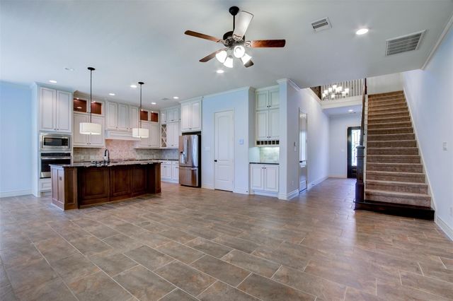 30 Daffodil Meadow Place, Tomball, TX 77375