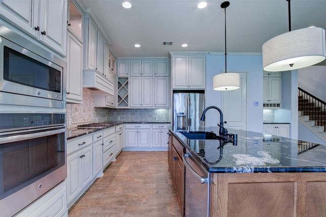 30 Daffodil Meadow Place, Tomball, TX 77375