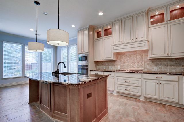 30 Daffodil Meadow Place, Tomball, TX 77375