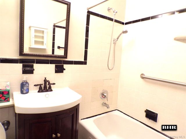 2265 Gerritsen Avenue 1R, Brooklyn, NY 11229