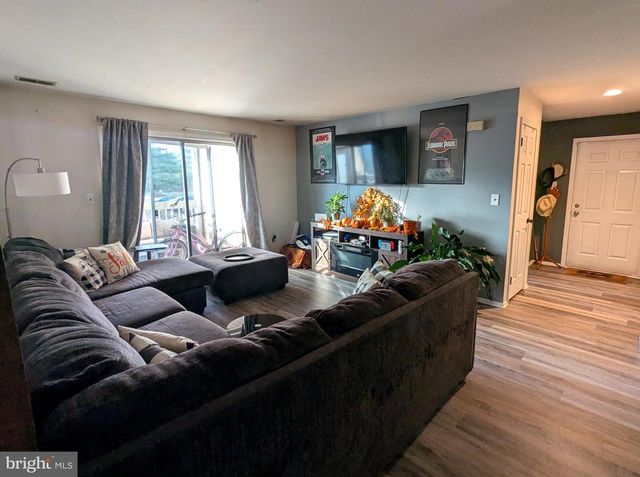 409 SILVIA ST, Ewing, NJ 08628