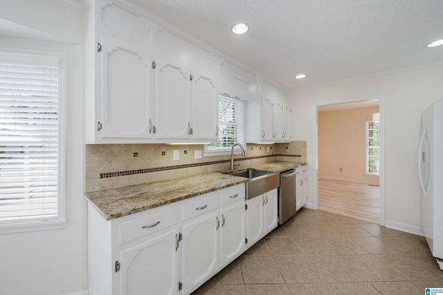 1828 JACOBS LANE, Vestavia Hills, AL 35216
