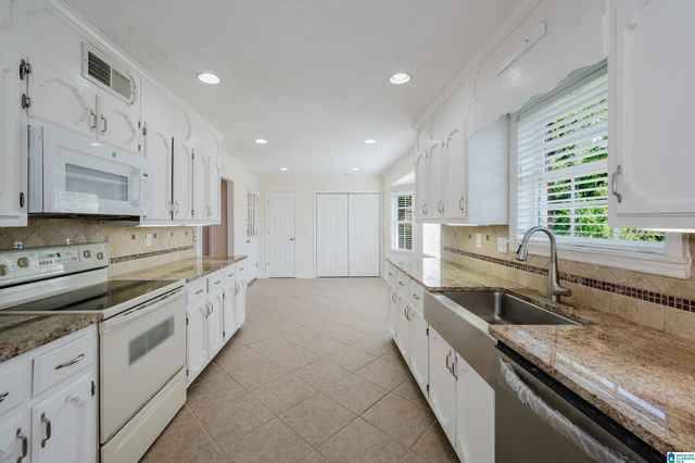 1828 JACOBS LANE, Vestavia Hills, AL 35216