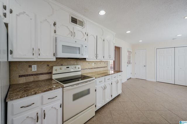 1828 JACOBS LANE, Vestavia Hills, AL 35216
