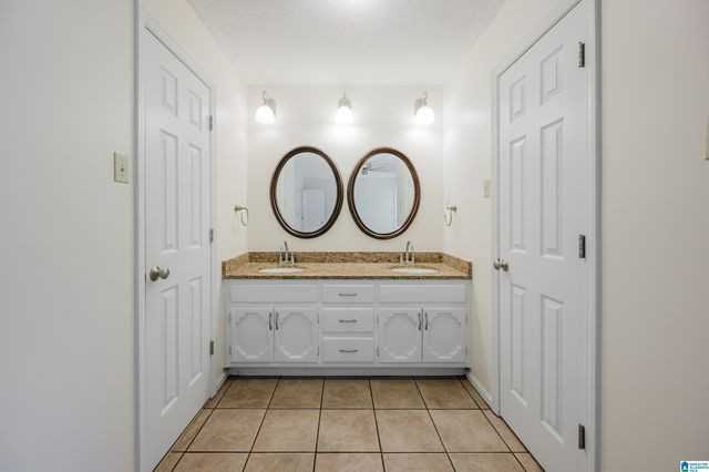 1828 JACOBS LANE, Vestavia Hills, AL 35216