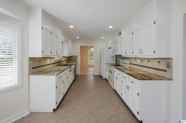 1828 JACOBS LANE, Vestavia Hills, AL 35216