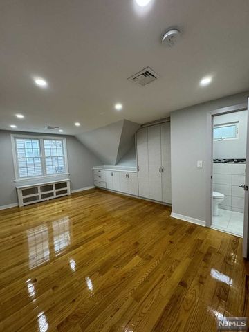 118 Sunset Lane, Tenafly, NJ 07670