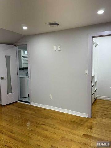 118 Sunset Lane, Tenafly, NJ 07670