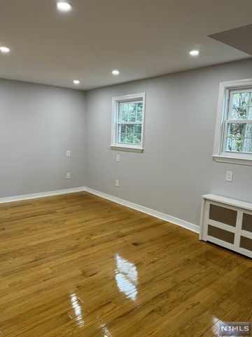 118 Sunset Lane, Tenafly, NJ 07670