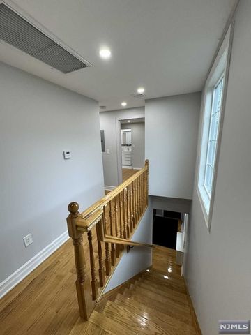 118 Sunset Lane, Tenafly, NJ 07670
