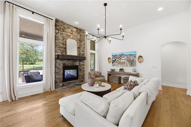 11606 W 157th Terrace, Overland Park, KS 66221