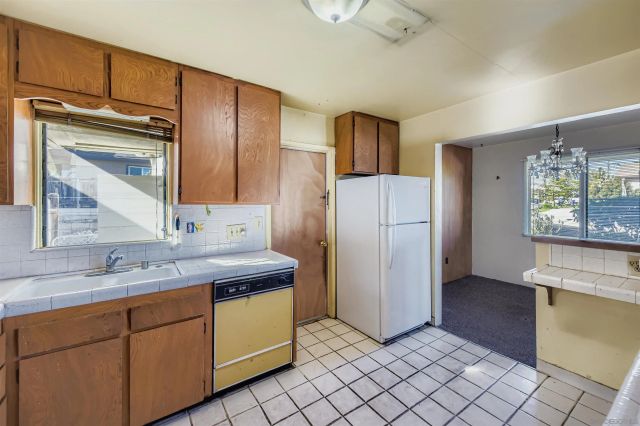 6927 Waite Dr, La Mesa, CA 91941