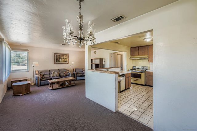 6927 Waite Dr, La Mesa, CA 91941