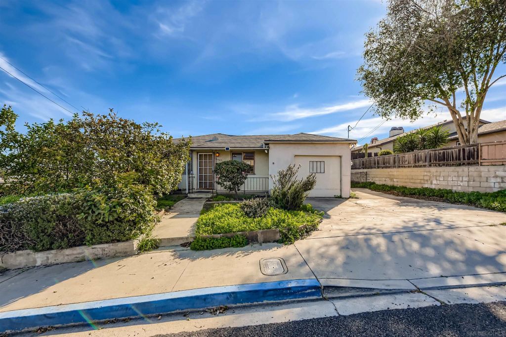6927 Waite Dr, La Mesa, CA 91941