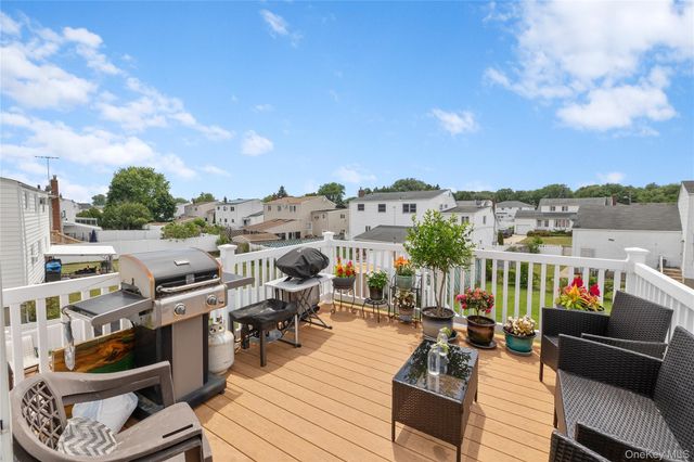 22 Marilyn Court, West Babylon, NY 11704