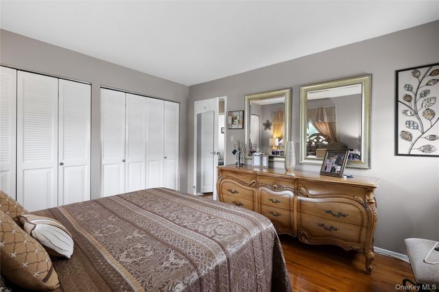 22 Marilyn Court, West Babylon, NY 11704