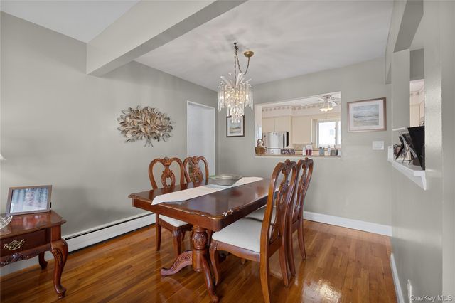 22 Marilyn Court, West Babylon, NY 11704