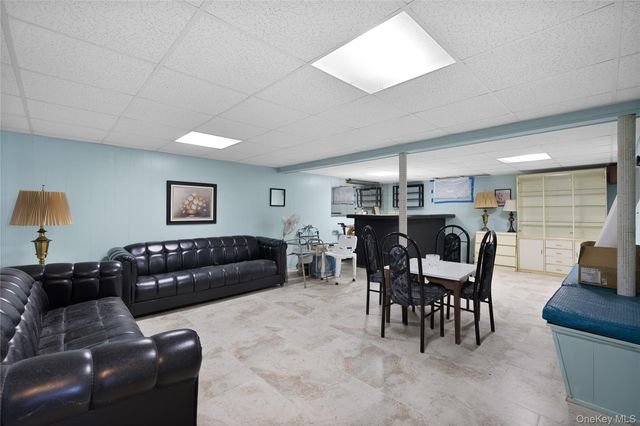 22 Marilyn Court, West Babylon, NY 11704