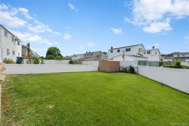 22 Marilyn Court, West Babylon, NY 11704