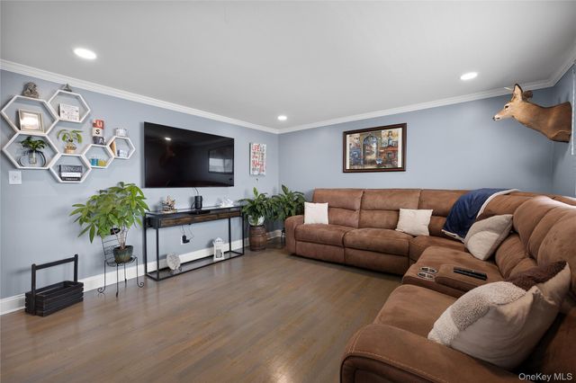 22 Marilyn Court, West Babylon, NY 11704