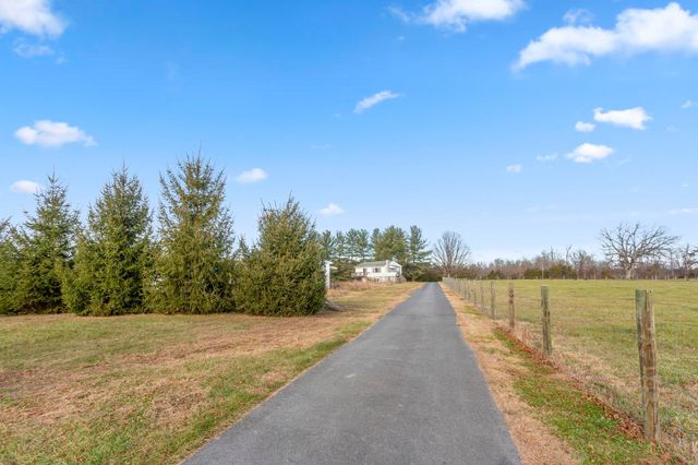 8086 CRAUN DR, Grottoes, VA 24441