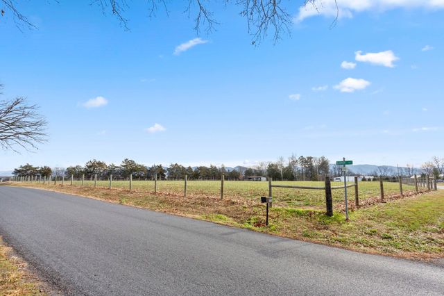 8086 CRAUN DR, Grottoes, VA 24441