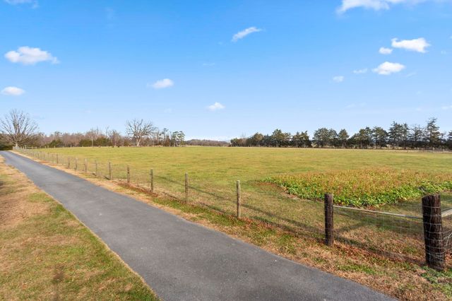 8086 CRAUN DR, Grottoes, VA 24441