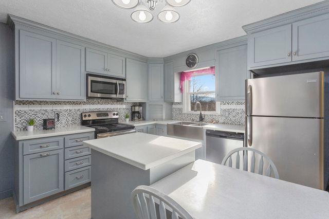 8086 CRAUN DR, Grottoes, VA 24441