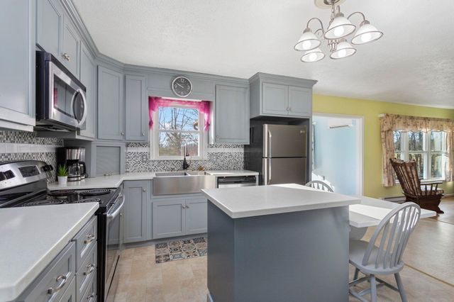 8086 CRAUN DR, Grottoes, VA 24441