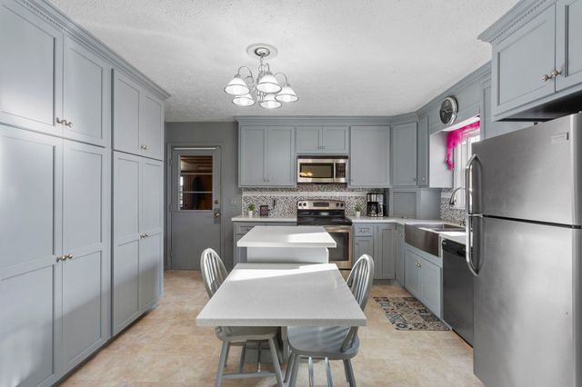 8086 CRAUN DR, Grottoes, VA 24441