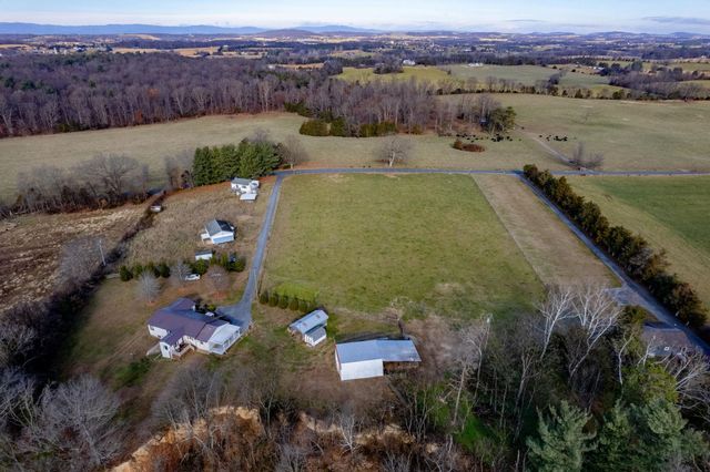 8086 CRAUN DR, Grottoes, VA 24441