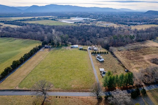 8086 CRAUN DR, Grottoes, VA 24441