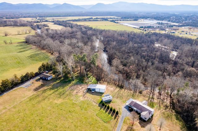 8086 CRAUN DR, Grottoes, VA 24441