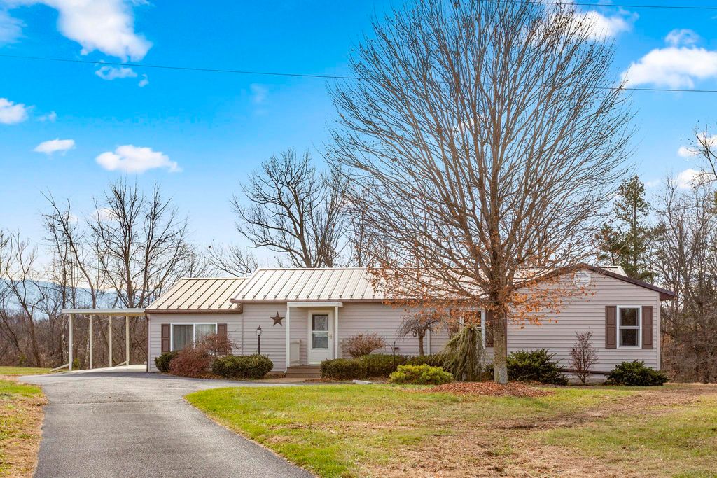 8086 CRAUN DR, Grottoes, VA 24441