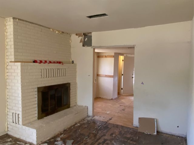 6812 Lakeside Drive, Lake Worth, TX 76135