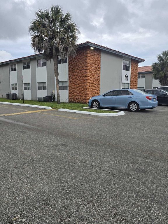 1201 SW 52nd Avenue 202-2, North Lauderdale, FL 33068
