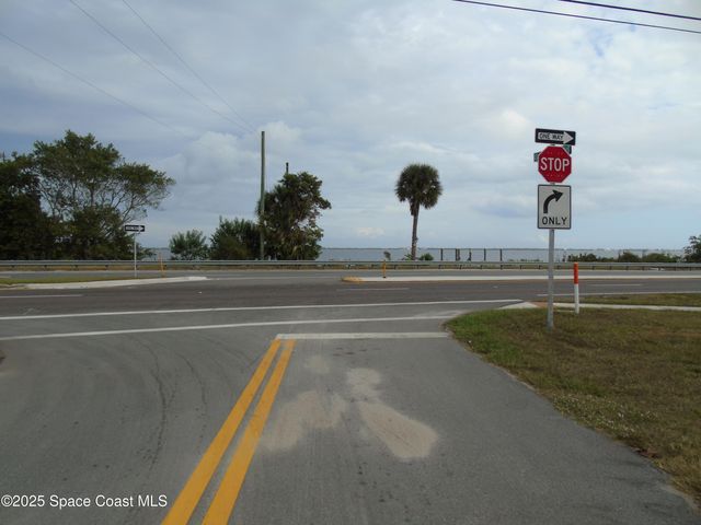 2952 Century Oaks Circle N, Malabar, FL 32950