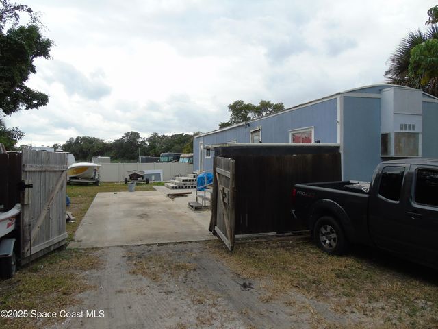 2952 Century Oaks Circle N, Malabar, FL 32950