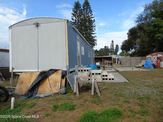 2952 Century Oaks Circle N, Malabar, FL 32950