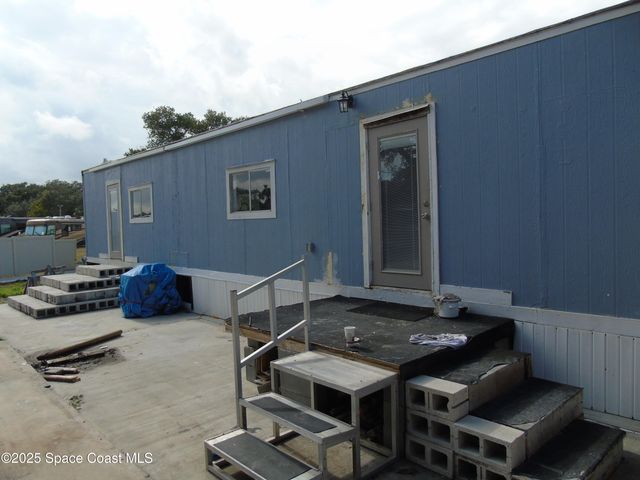 2952 Century Oaks Circle N, Malabar, FL 32950