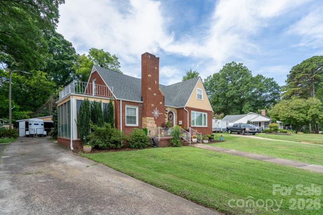 1017 Druid Circle, Charlotte, NC 28206