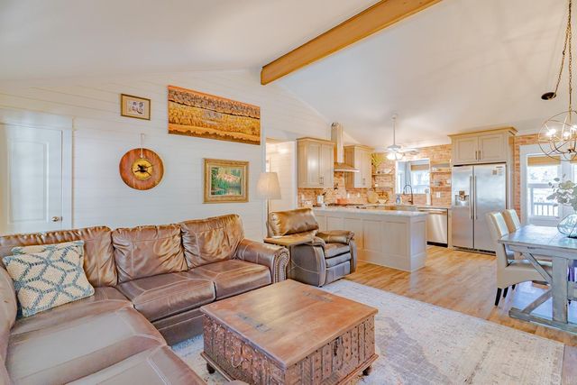 244 E Lakeshore Drive, Cherokee Village, AR 72529