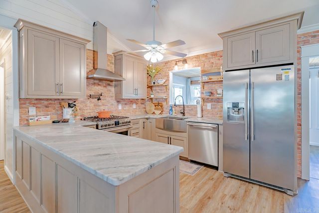 244 E Lakeshore Drive, Cherokee Village, AR 72529