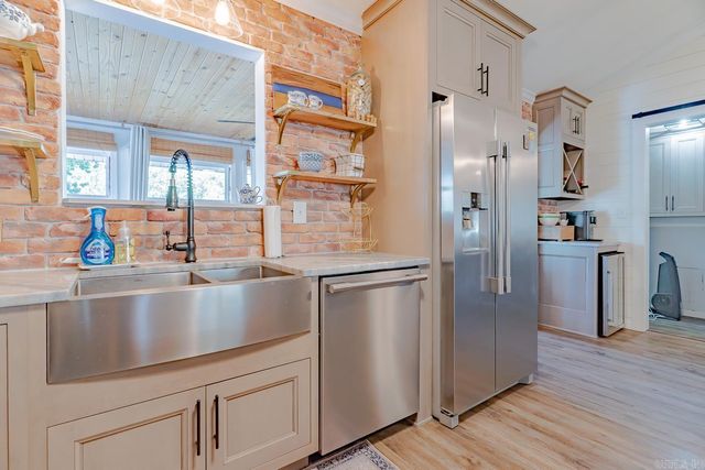 244 E Lakeshore Drive, Cherokee Village, AR 72529