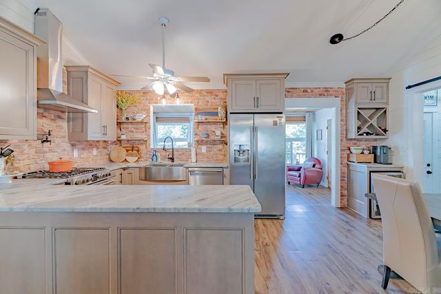 244 E Lakeshore Drive, Cherokee Village, AR 72529