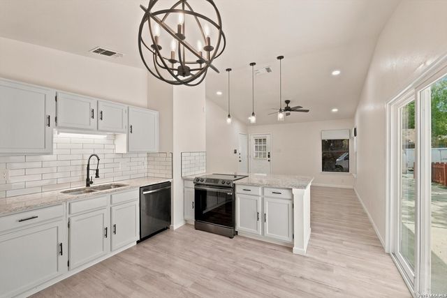 2886 CHERRY FIELD DR, San Antonio, TX 78245